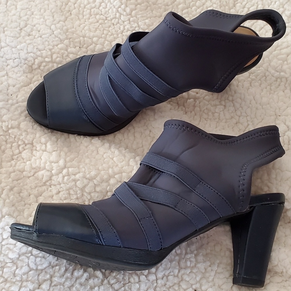 Bella Vita Peep-toe heels